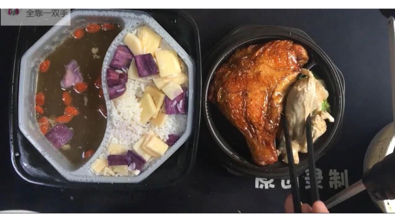 这可能是有史以来最贵的自热米饭了,52.8一份,和肯德基大鸡腿饭一比,第一次感觉肯德基好便宜